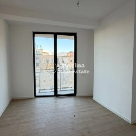 Tirane, jepet me qera ambjent biznesi Kati 1, 140 m² 1.500 € (Rruga Mine Peza)