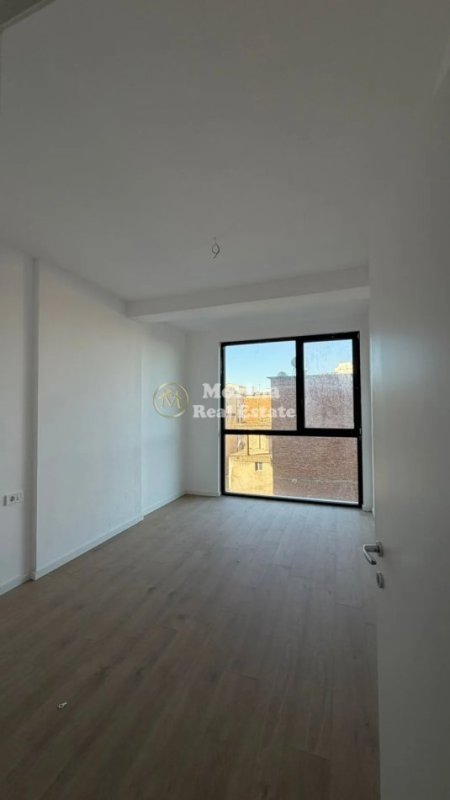 Tirane, jepet me qera ambjent biznesi Kati 1, 140 m² 1.500 € (Rruga Mine Peza)