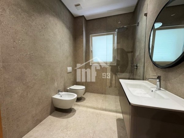 Tirane, jepet me qera Vile , 440 m² 9.000 € (RRUGA “NASI PAVLLO”, MBRAPA AMBASADES AMERIKANE)