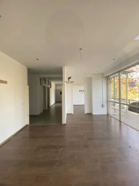 Tirane, jepet me qera dyqan Kati 0, 321 m² 2.000 € (LIQENI I THATE)