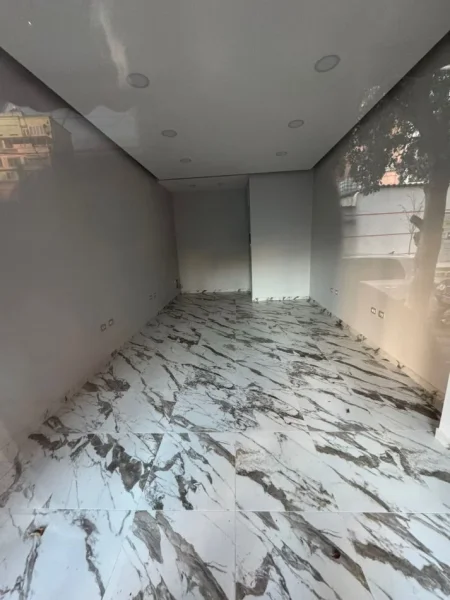 Tirane, jepet me qera dyqan Kati 0, 30 m² 400 € (MINE PEZA)