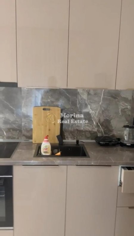 Tirane, jepet me qera garsonier Kati 4, 35 m² 470 € (5 Maji)