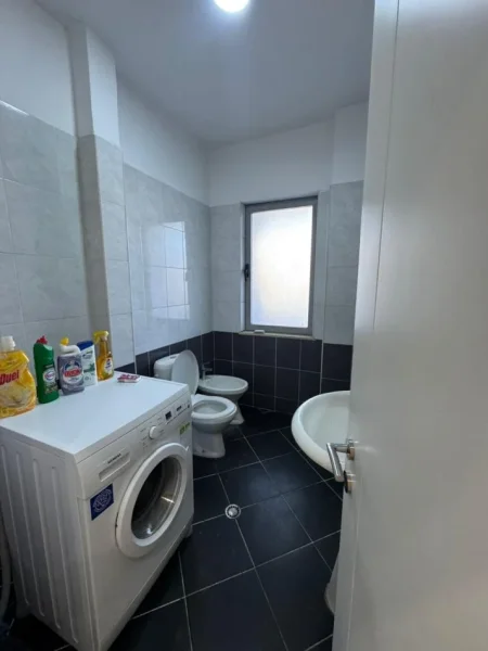 Tirane, jepet me qera apartament 1+1 Kati 6, 450 € 