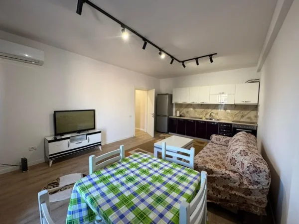 Tirane, jepet me qera apartament 1+1 Kati 6, 450 € 