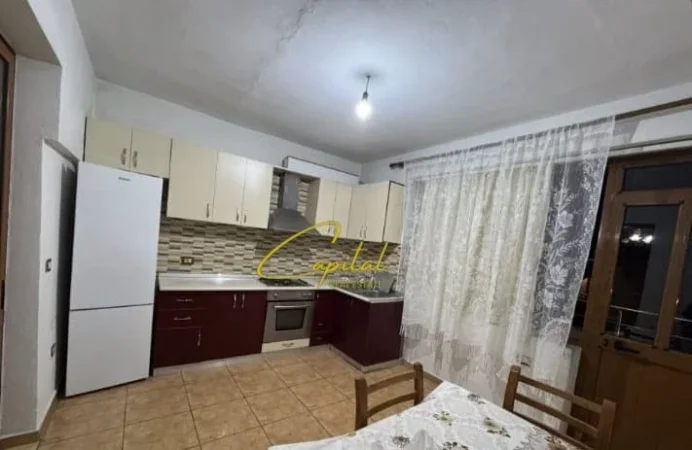 Tirane, jepet me qera apartament 2+1 Kati 2, 125 m² 450 € (BRRYLI)
