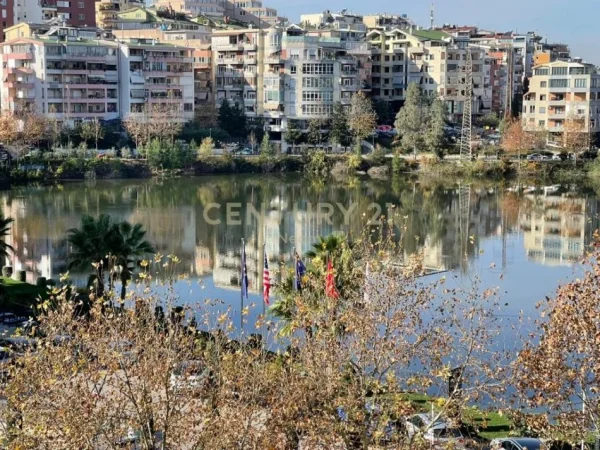 Tirane, jepet me qera 2+1+Ballkon Kati 4, 100 m² 1.000 € (Liqeni i Thate)