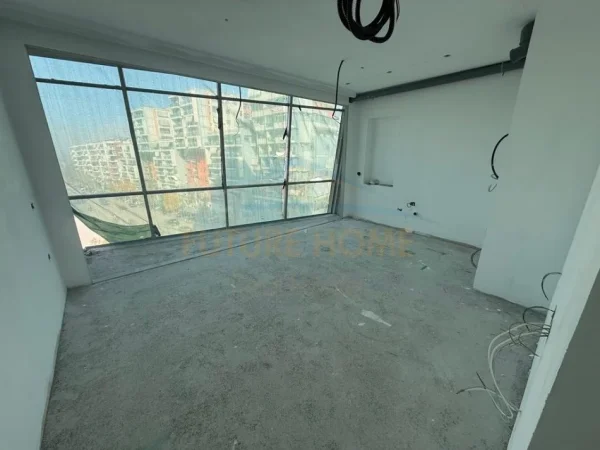 Korce, shitet apartament 2+1 Kati 4, 101 m² 102.000 € (SHEN MERIA KORCE)