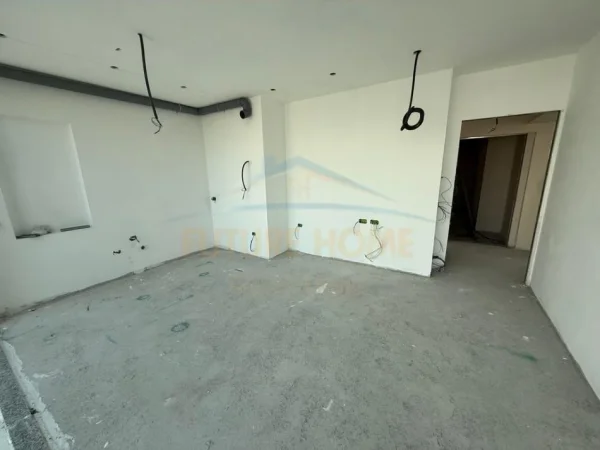 Korce, shitet apartament 2+1 Kati 4, 101 m² 102.000 € (SHEN MERIA KORCE)