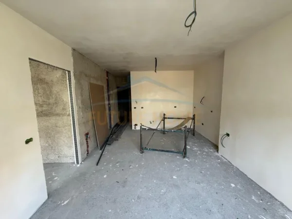 Korce, shitet apartament 1+1 Kati 6, 72 m² 72.000 € (SHEN MERIA KORCE)