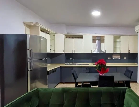 Tirane, jepet me qera apartament 2+1+Ballkon Kati 4, 102 m² 750 € (KOMUNA E PARISIT)