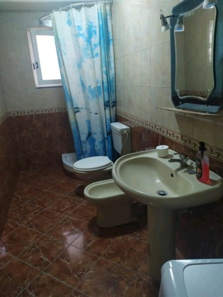 Tirane, jepet me qera apartament 2+1+Ballkon Kati 1, 100 m² 550 € (BLLOK)