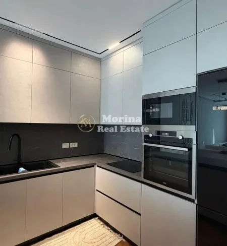 Tirane, jepet me qera apartament 3+1 Kati 3, 180 m² 2.200 € (Rruga Mine Peza)