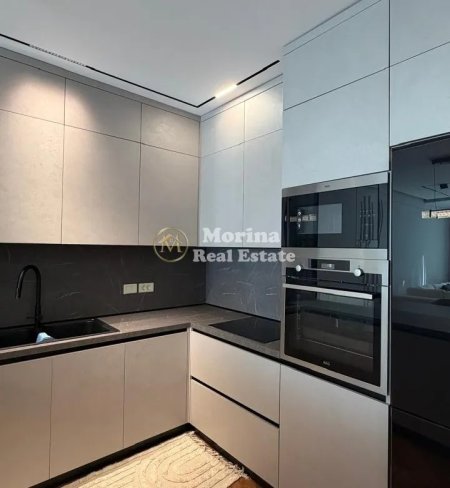 Tirane, jepet me qera apartament 3+1 Kati 3, 180 m² 2.200 € (Rruga Mine Peza)