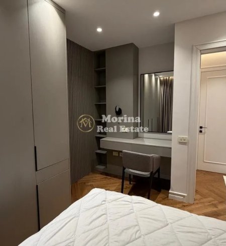 Tirane, jepet me qera apartament 3+1 Kati 3, 180 m² 2.200 € (Rruga Mine Peza)