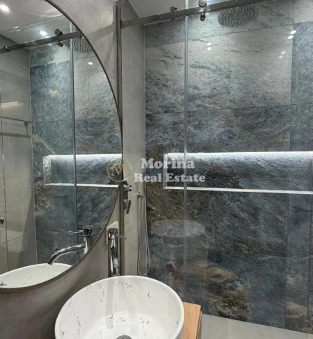 Tirane, jepet me qera apartament 3+1 Kati 3, 180 m² 2.200 € (Rruga Mine Peza)