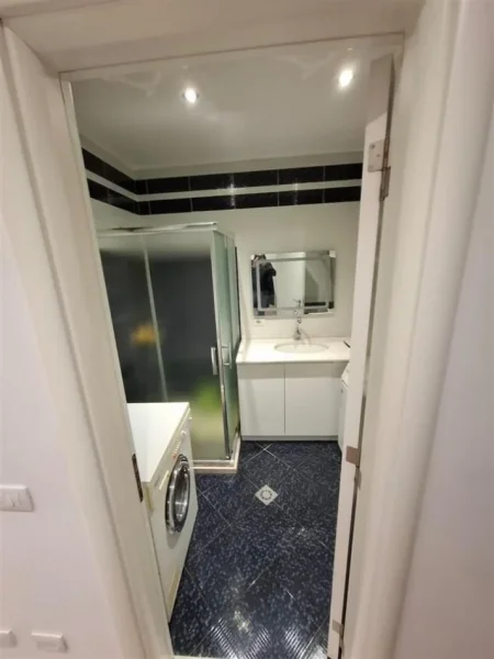 Tirane, jepet me qera apartament 1+1+Ballkon Kati 5, 65 m² 600 € (don bosko)