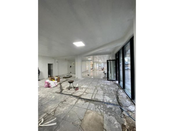 Tirane, jepet me qera ambjent biznesi Kati 0, 240 m² 2.400 € (liqeni thate)