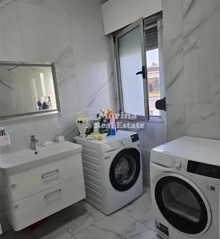 Tirane, shitet apartament 2+1 Kati 3, 115 m² 255.000 € (Liqeni i Thate)