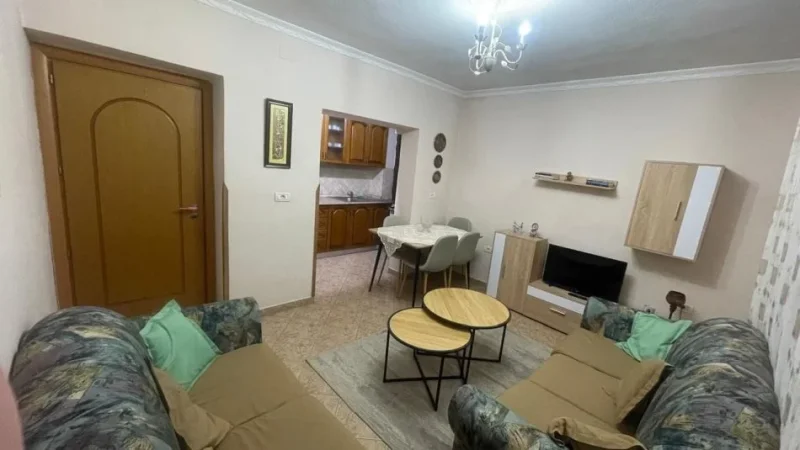 Tirane, jepet me qera apartament 1+1 Kati 2, 60 m² 550 € (Rruga Myslym Shyri)