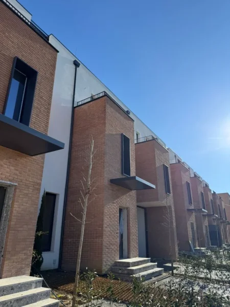 Tirane, shitet Vile 3+1+Ballkon Kati 0, 222 m² 657.730 € (Teg)