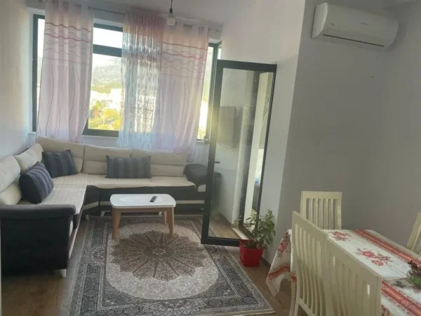 Tirane, jepet me qera apartament 2+1+Ballkon Kati 8, 100 m² 700 € (XHAMLLIKU)