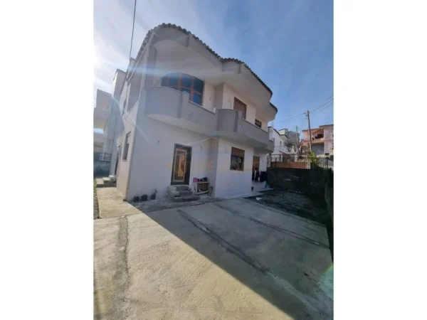 Tirane, shitet shtepi 2 Katshe , 222 m² 190.000 € (SHKOZE TIRANE)