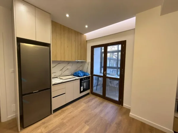 Tirane, shitet apartament 1+1 Kati 1, 45 m² 140.000 € (komuna parisit)