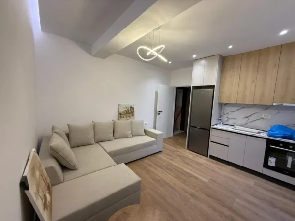 Tirane, shitet apartament 1+1 Kati 1, 45 m² 140.000 € (komuna parisit)