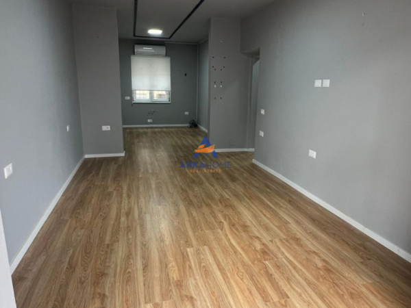 Tirane, jepet me qera ambjent biznesi Kati 1, 75 m² 1.250 € 
