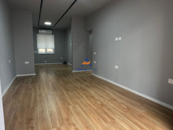 Tirane, jepet me qera ambjent biznesi Kati 1, 75 m² 1.250 € 