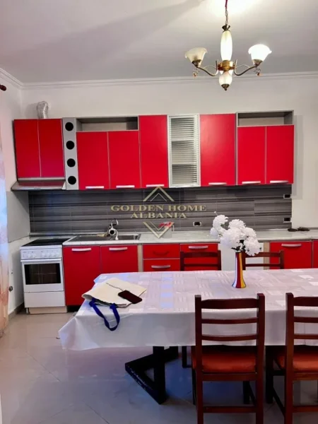 Tirane, jepet me qera apartament 2+1+Ballkon , 110 m² 500 € (Selite)