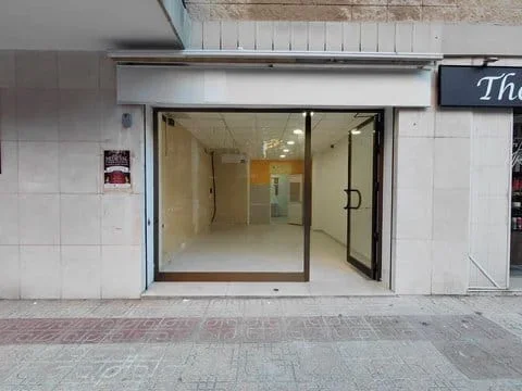 Tirane, jepet me qera dyqan Kati 1, 38 m² 135.000 € (Rruga 4 Deshmoret)