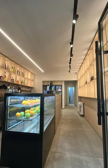 Tirane, shitet ambjent biznesi Kati 0, 156 m² 330.000 € (Rruga Ali Demi)