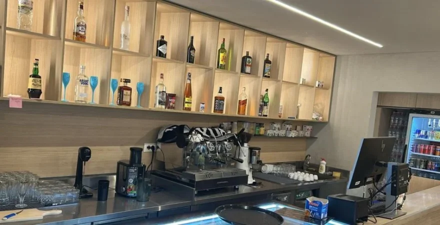 Tirane, shitet ambjent biznesi Kati 0, 156 m² 330.000 € (Rruga Ali Demi)