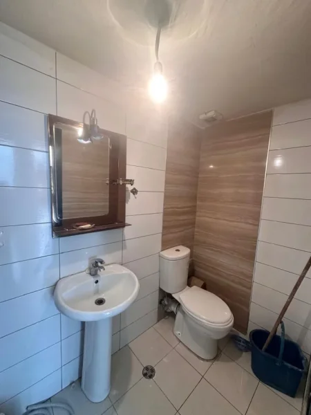 Tirane, jepet me qera ambjent biznesi Kati 0, 35 m² 400 € (Prane rrethit te Astirit)