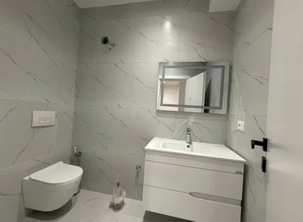 Tirane, shitet apartament 1+1 Kati 1, 53 m² 145.000 € (komuna parisit)