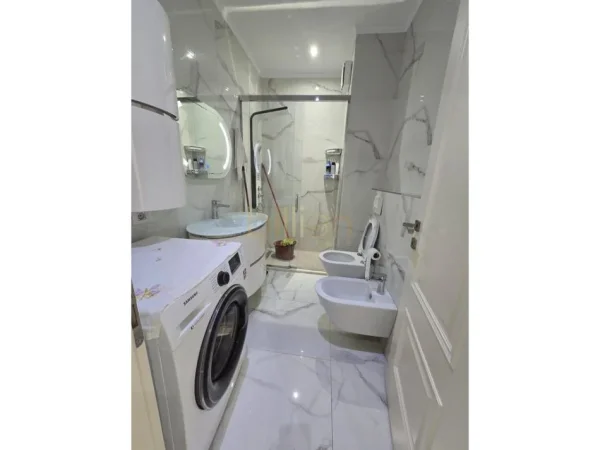 Tirane, shitet 2+1 , 116 m²  (Oxhaku)