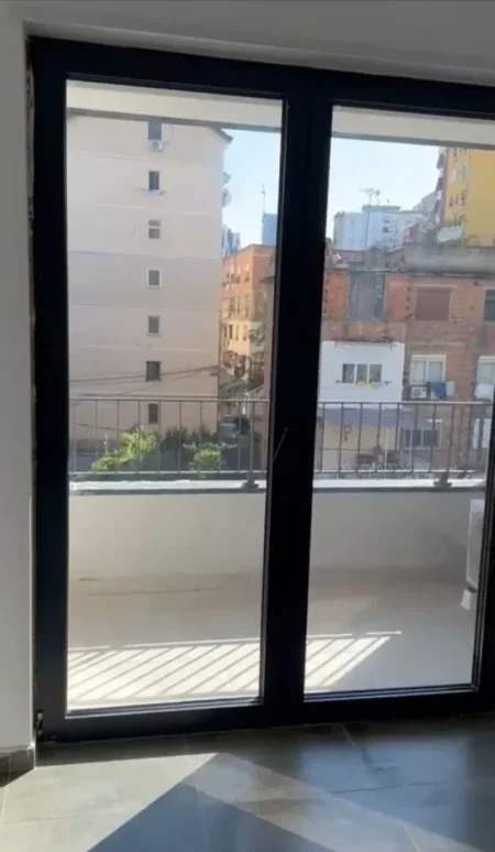 Jepet me Qera Apartament 1+1 për Zyra Afer Stacionit të Trenit,   450 €uro