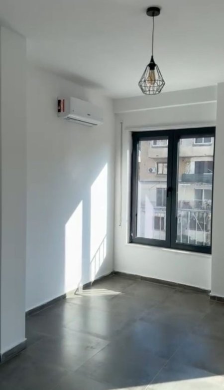 Jepet me Qera Apartament 1+1 për Zyra Afer Stacionit të Trenit,   450 €uro