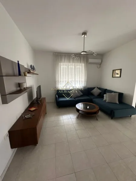 Tirane, jepet me qera 2+1+Ballkon , 120 m² 700 € (Pazari i Ri)