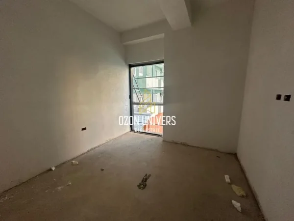 Tirane, shitet apartament 2+1+Ballkon Kati 1, 82 m² 157.000 € (Laprakë)