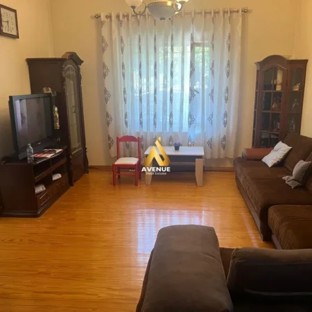 Tirane, jepet me qera apartament 2+1+Ballkon Kati 1, 85 m² 350 € (gjergj legisi)