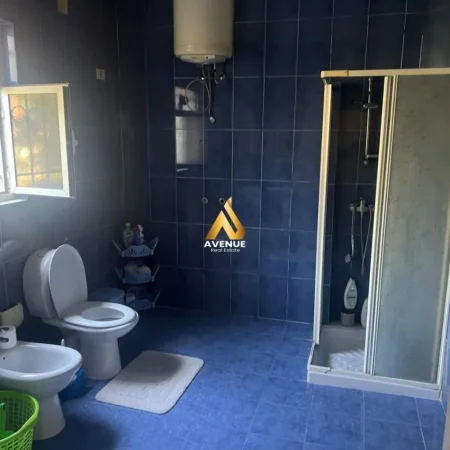 Tirane, jepet me qera apartament 2+1+Ballkon Kati 1, 85 m² 350 € (gjergj legisi)