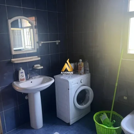 Tirane, jepet me qera apartament 2+1+Ballkon Kati 1, 85 m² 350 € (gjergj legisi)