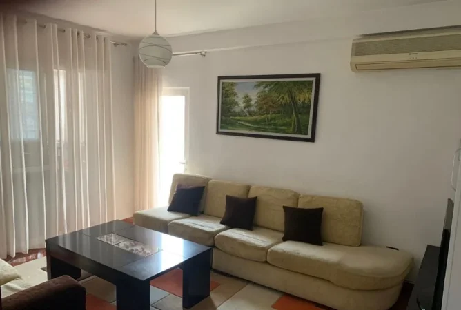 Tirane, jepet me qera apartament 1+1+Ballkon Kati 5, 68 m² 500 € (Don Bosko)
