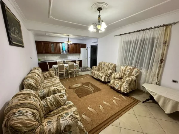 Tirane, jepet me qera shtepi 2+1+parkim Kati 1, 140 m² 480 € (5 Maji , Shkolla Kico Blushi)