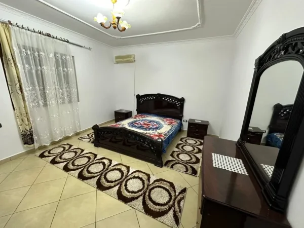 Tirane, jepet me qera shtepi 2+1+parkim Kati 1, 140 m² 480 € (5 Maji , Shkolla Kico Blushi)