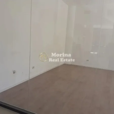 Tirane, jepet me qera ambjent biznesi Kati 2, 35 m² 700 € (Rruga Mine Peza)