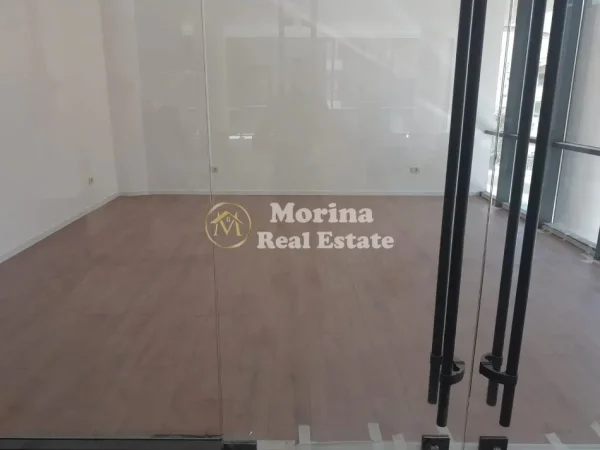 Tirane, jepet me qera ambjent biznesi Kati 2, 35 m² 700 € (Rruga Mine Peza)
