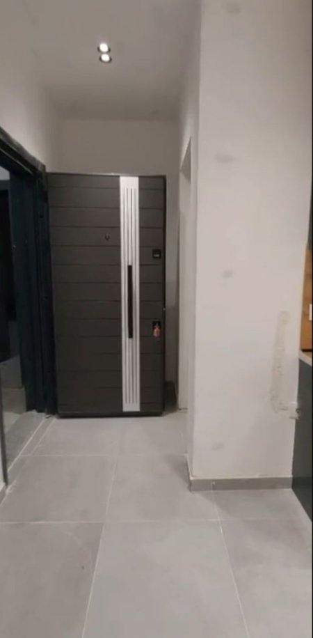 Jepet me Qera Garsoniere PA mobiluar Pas Concordit ne 5 Maji,  280 €URO